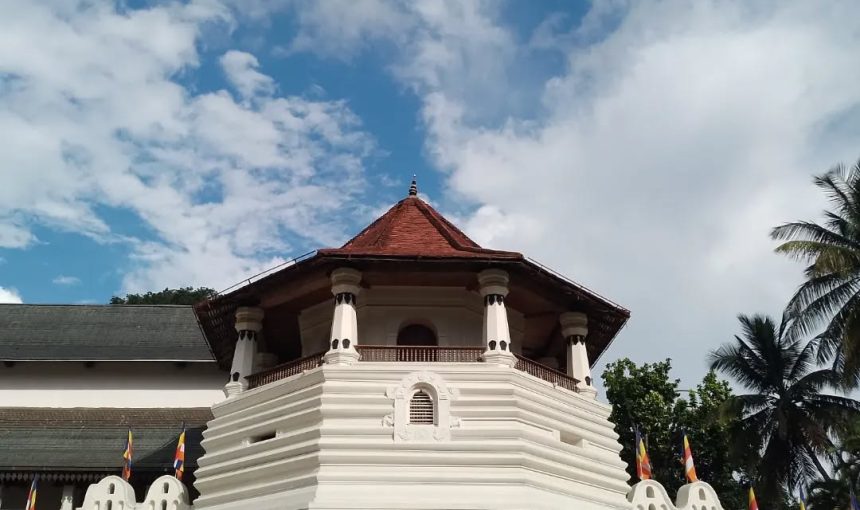 Kandy Temple Of Tooth Relic-Sri Lanka’s Holiest Site