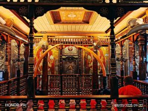 kandy-temple-tooth-sri-lanka-sacred-relic